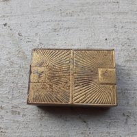 Американска бронзова кутийка за хапчета в стил Арт Деко, снимка 1 - Антикварни и старинни предмети - 40113141