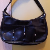 Малка дамска чанта , снимка 1 - Чанти - 32575351