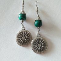 Красиви Бохо обици с камъни Малахит и медальони стилизирани слънца в цвят Сребро , снимка 4 - Обеци - 32681094