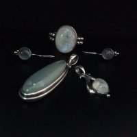 Масивен сребърен  лот  с лунен камък/обеци, медальони, пръстен /, снимка 2 - Бижутерийни комплекти - 28311483