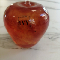  Декоративна стъклена ябълка марка IVV - Червен  , снимка 1 - Статуетки - 44876877