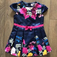 Детска сатенена плисирана рокля с цветя 12 месеца, снимка 1 - Бебешки рокли - 28438478
