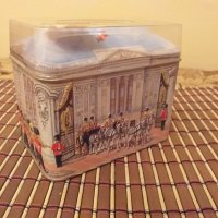Метална кутия касичка от бонбони CHURCHILL'S BUCKINGHAM PALACE , снимка 4 - Декорация за дома - 28059282