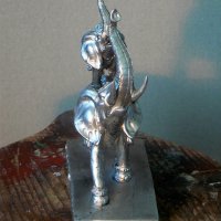Продавам красива и стара статуетка със слонове., снимка 5 - Статуетки - 33338593