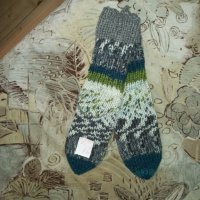 Ръчно плетени детски чорапи, снимка 1 - Чорапи - 38644301