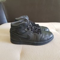 NIKE AIR JORDAN 1 Mid "Triple Black", снимка 2 - Кецове - 38414397