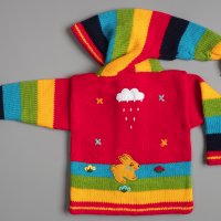 Червена перуанска детска жилетка с елфска качулка, размери от 0 до 7 години, снимка 2 - Детски пуловери и жилетки - 35531645