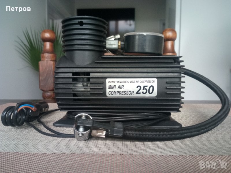 Продавам малко,преносимо компресорче за гуми--12 волта.Работи., снимка 1