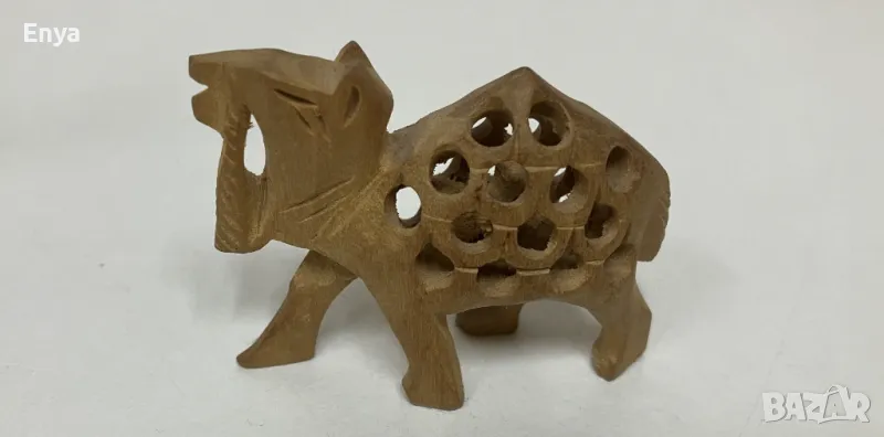 Малка статуетка на камила с бебе - дърворезба, снимка 1