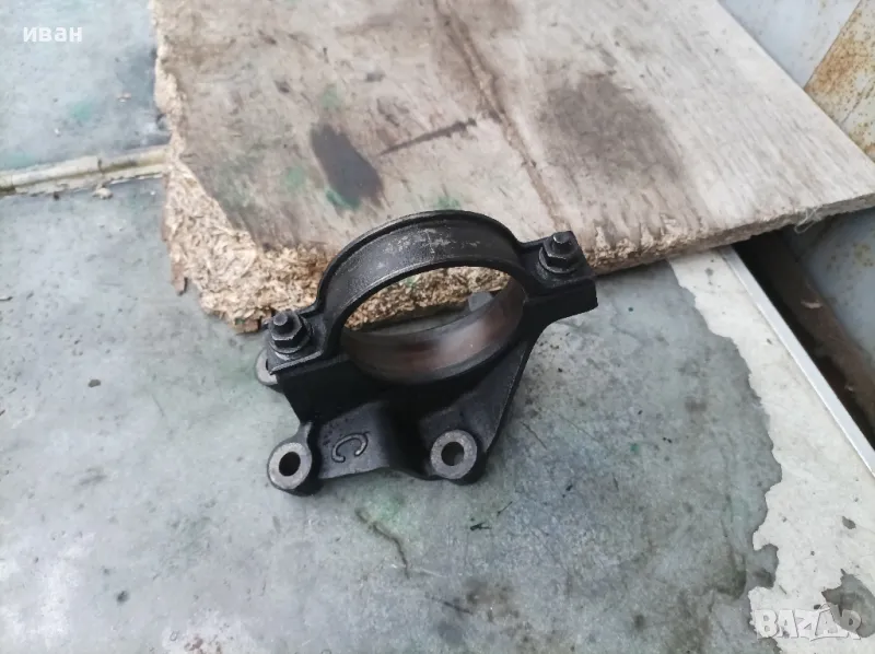 Конзола стойка дясна полуоска за Мазда 2 1.4 CD. 68 кс. 2003 год., снимка 1