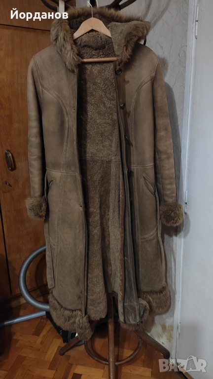 Дамски кожен кожух от естествена агнешка кожа много добре запазено, снимка 1