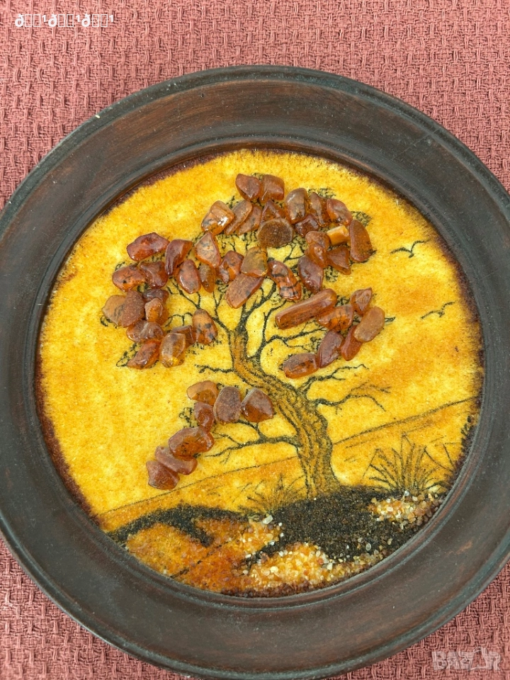 Съветска старинна картина от балтийски кехлибар , снимка 1