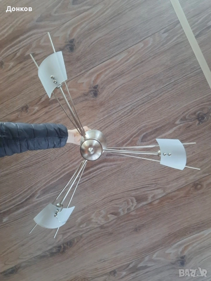 Продавам троен полилей работещ с крушки G9. , снимка 1