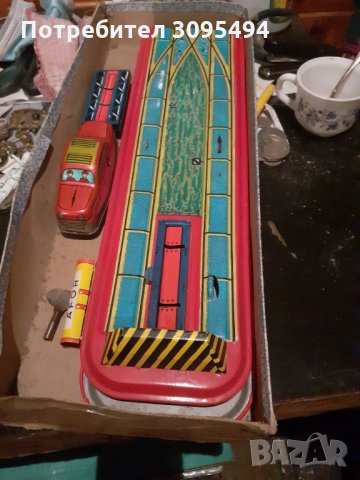 ВЛАКЧЕ.МЕХАНИЧНА ИГРАЧКА. УНГАРИЯ. 