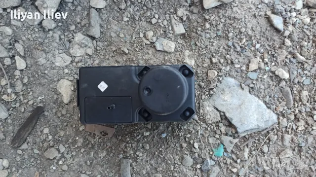 Вакуум Помпа Централно Заключване HELLA 357 962 257  за VW PASSAT, снимка 2 - Части - 50095219