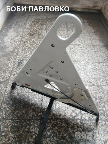 Мерцедесов триъгълник сгъваем нов, снимка 7 - Аксесоари и консумативи - 51904282