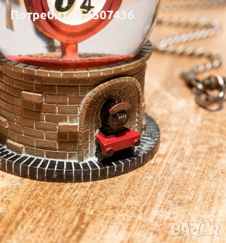 Universal Studios Хари Потър Снежен Кристален глобус Купата на къщата Хогуортс, Ръчно рисуван , снимка 2 - Декорация за дома - 52740057