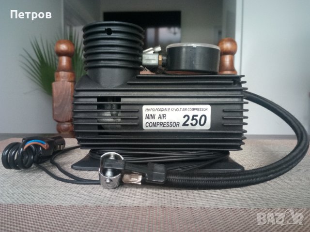 Продавам малко,преносимо компресорче за гуми--12 волта.Работи., снимка 1
