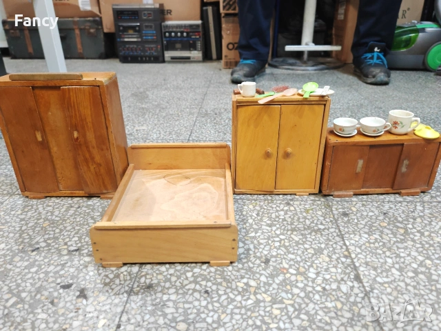 Стари дървени аксесоари за кукли