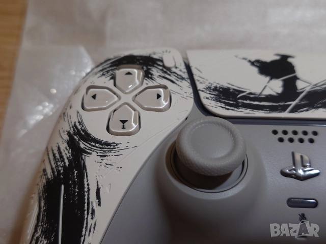 Джойстик Dualsense PS5 - Ghost of Yotei Black Limited Edition, снимка 3 - Аксесоари - 52997540
