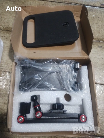 Bom преносим държач за монитор, предназначен за екрани от 12 до 17,3 инча.