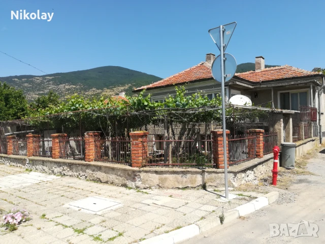 Масивна двуетажна къща с гараж в гр. Шивачево