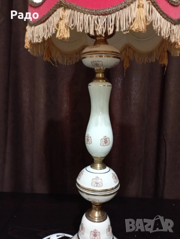 Голяма старинна порцеланова лампа с красив абажур, снимка 3 - Настолни лампи - 51959873