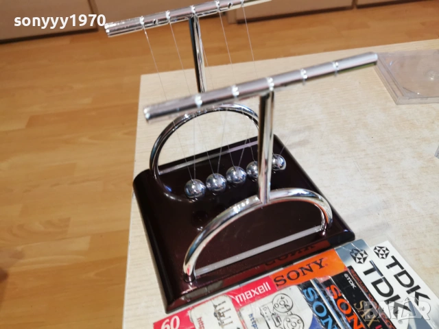 Люлката на Нютон-18х18х15см-стоманени топчета 1501261052, снимка 9 - Колекции - 53106282