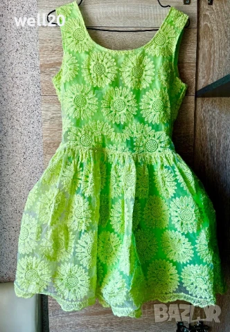 Къса дантелена рокля