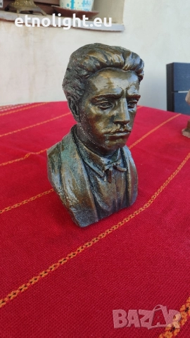 Бюстове на Христо Ботев и Васил Левски , снимка 8 - Статуетки - 52514835