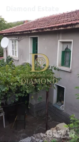 Двуетажна къща в село Средно градище общ. Чирпан, снимка 4 - Къщи - 50162669