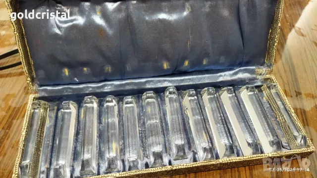 стари кристални поставки за прибори за хранене 