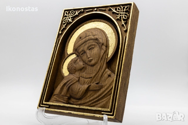 Позлатена релефна икона на Мадона с Младенеца от дъб, снимка 3 - Икони - 53223595