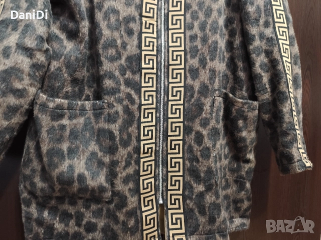 Дамско палто в тигрово/леопард Версаче ,с две лица, снимка 2 - Якета - 52454136