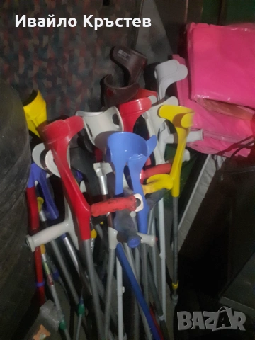 Продавам патерици 