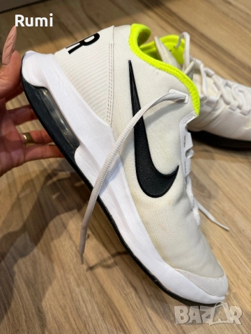 Оригинални два цвята маратонки за тенис Nike AIR MAX WILDCARD HC ! 43 н, снимка 2 - Маратонки - 52344509