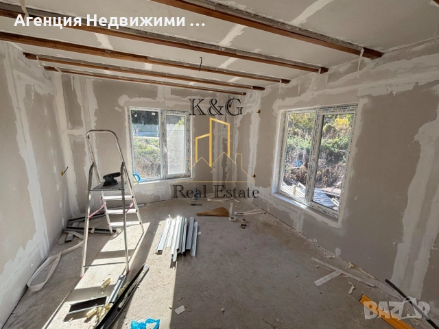 Двуетажна къща на гредоред в с. Топчии, снимка 2 - Къщи - 52273616