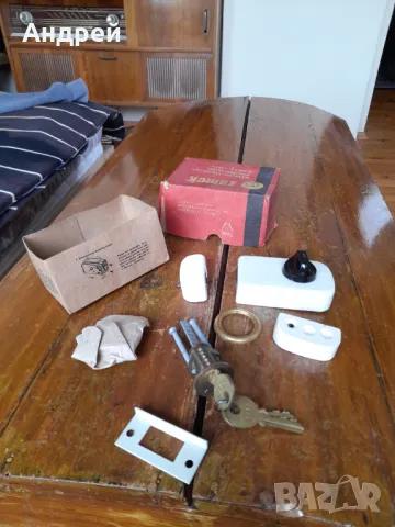 Стара допълнителна брава,резе Yeti,Zamek, снимка 3 - Антикварни и старинни предмети - 50350517