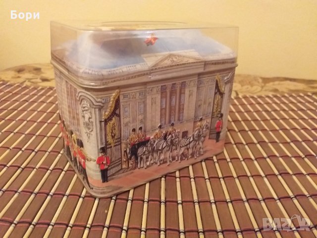 Метална кутия касичка от бонбони CHURCHILL'S BUCKINGHAM PALACE , снимка 4 - Декорация за дома - 28059282