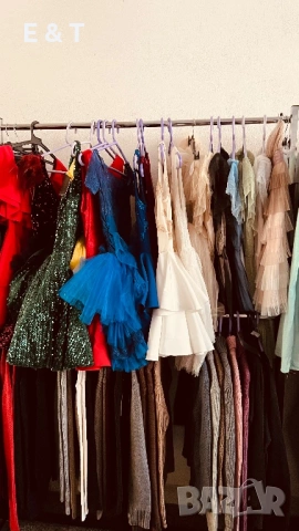 Дрехи обувки от затворен магазин