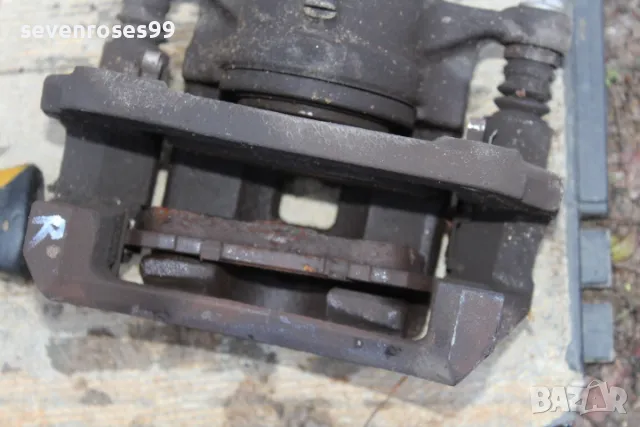 Спирачен апарат преден десен Форд Фиеста 6 2011 1.4tdci 68hp Ford Fiesta 6, снимка 3 - Части - 48315274