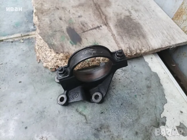 Конзола стойка дясна полуоска за Мазда 2 1.4 CD. 68 кс. 2003 год., снимка 1