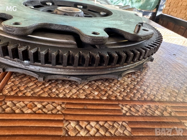 Маховик Luk за Nissan X Trail 2.2Di 114кс, снимка 3 - Части - 52430131