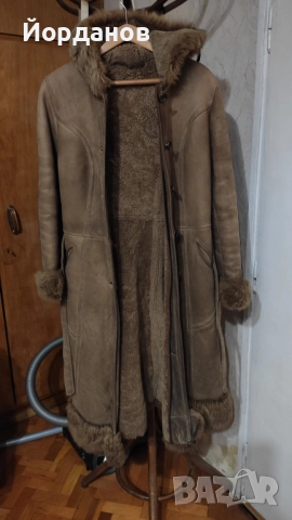 Дамски кожен кожух от естествена агнешка кожа много добре запазено