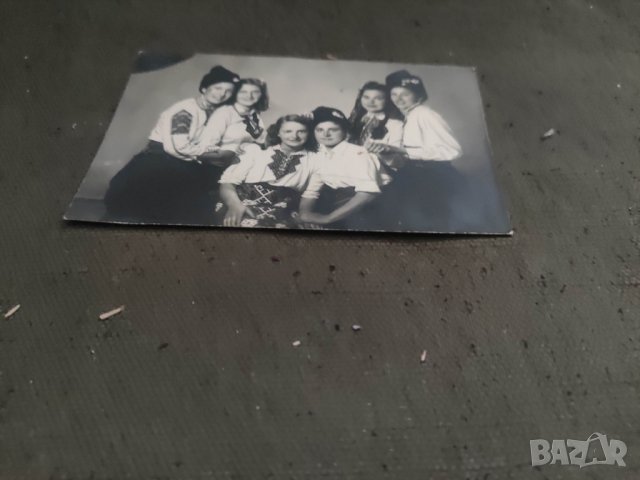 Продавам снимки Момичета с носии 22 пех .полк Дупница иоше една