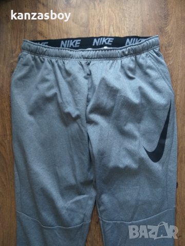 Nike Mens Therma Tapered Graphix Training Sweatpants - страхотно мъжко долнище КАТО НОВО 4ХЛ, снимка 4 - Спортни дрехи, екипи - 38363860