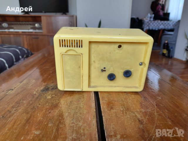 Стар настолен часовник будилник Янтар,Jantar #4, снимка 3 - Антикварни и старинни предмети - 36713727