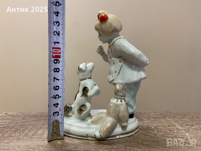 Порцеланова статуетка „Детство. Момиче с кученце. Я да видим, вземи я!“, снимка 2 - Антикварни и старинни предмети - 52409320