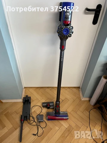 Вертикална прахосмукачка Dyson V8 sv25, снимка 2 - Прахосмукачки - 51218185