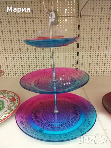 Изящно стъклено плато на 3 етажа